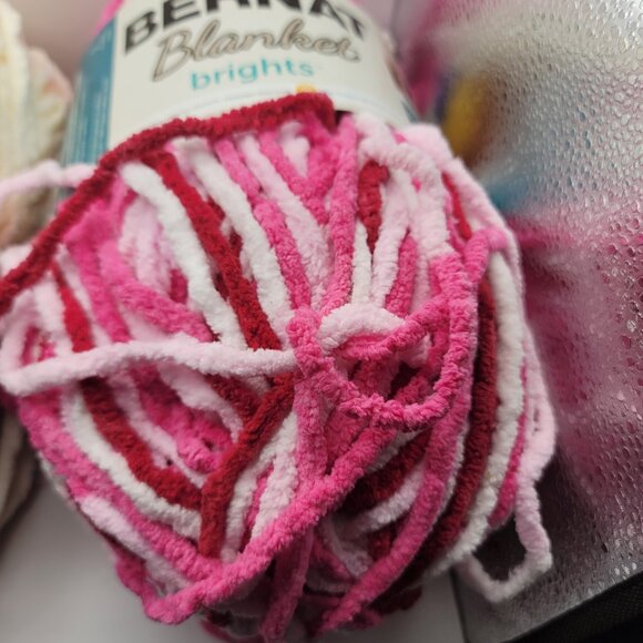 Yarnpiration Bernat Blanket (NWT) - Picture 4 of 8